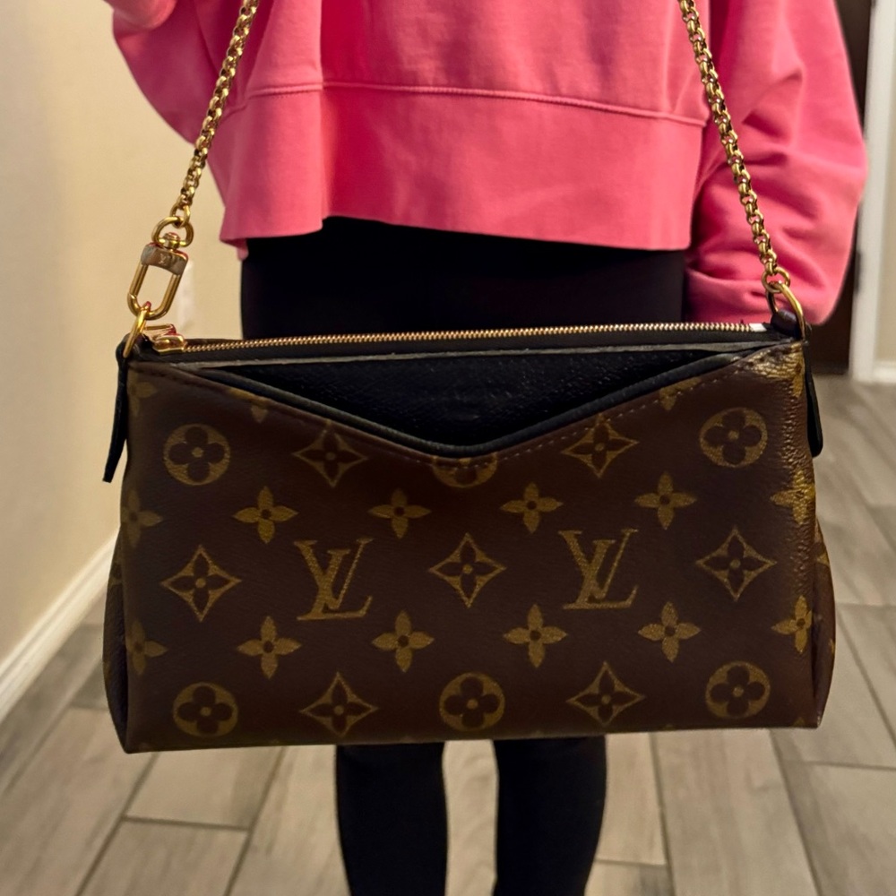 Louis Vuitton Pallas Clutch Monogram Canvas